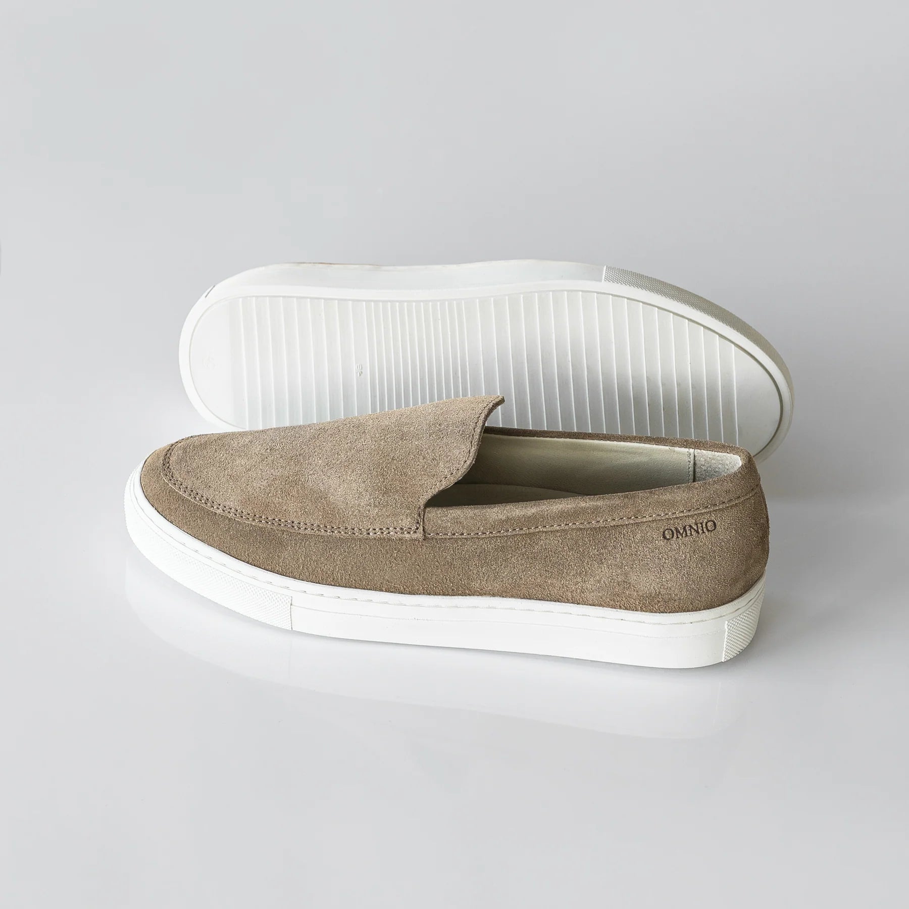 Omnio malton plain loafers heren camel suède