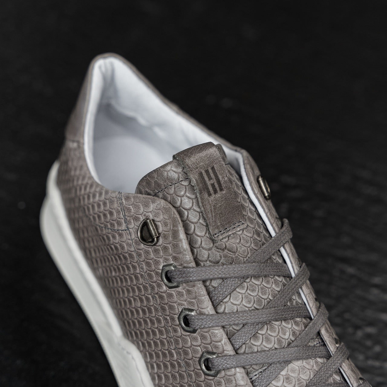 Hinson city low sneakers heren grijs embossed leer