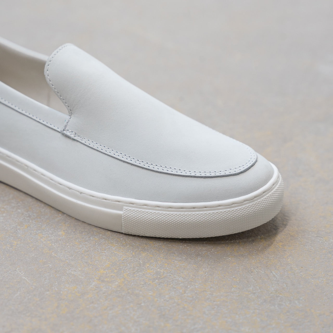 Omnio velo echo loafers heren wit nubuck